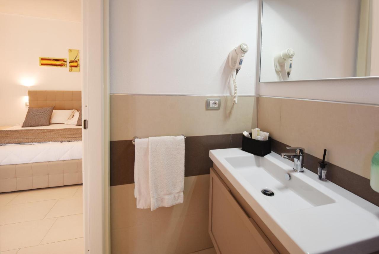 Xenia Hotel Villasimius Eksteriør bilde