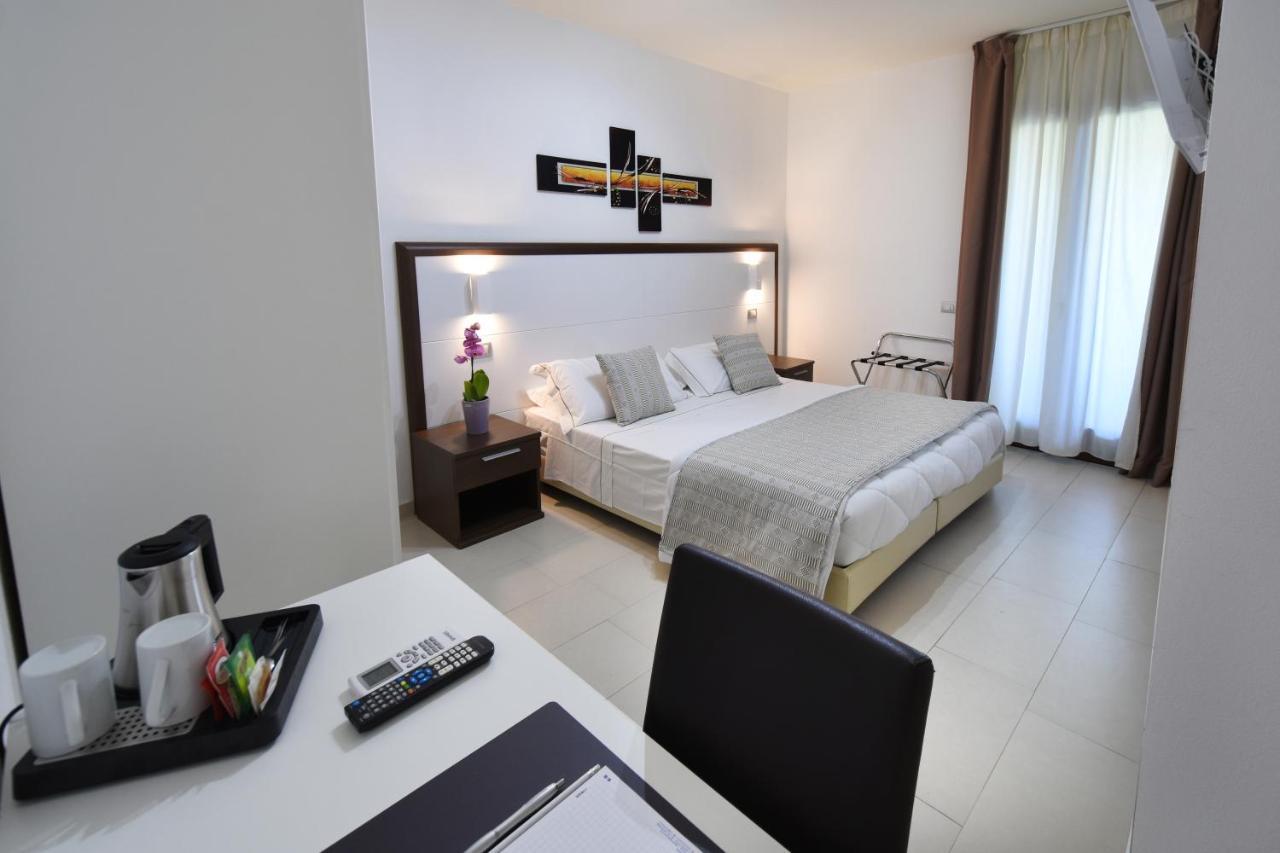 Xenia Hotel Villasimius Eksteriør bilde